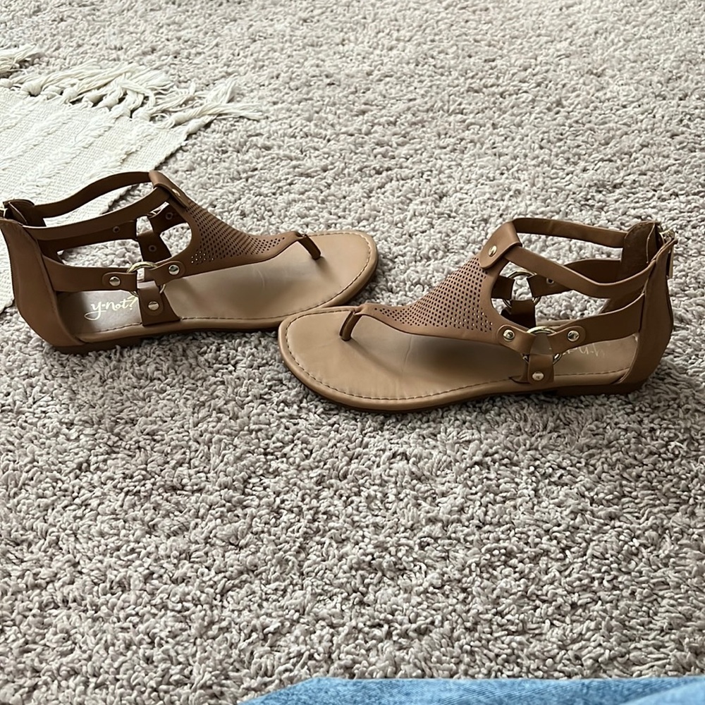 barely ever wore size 7 sandals
